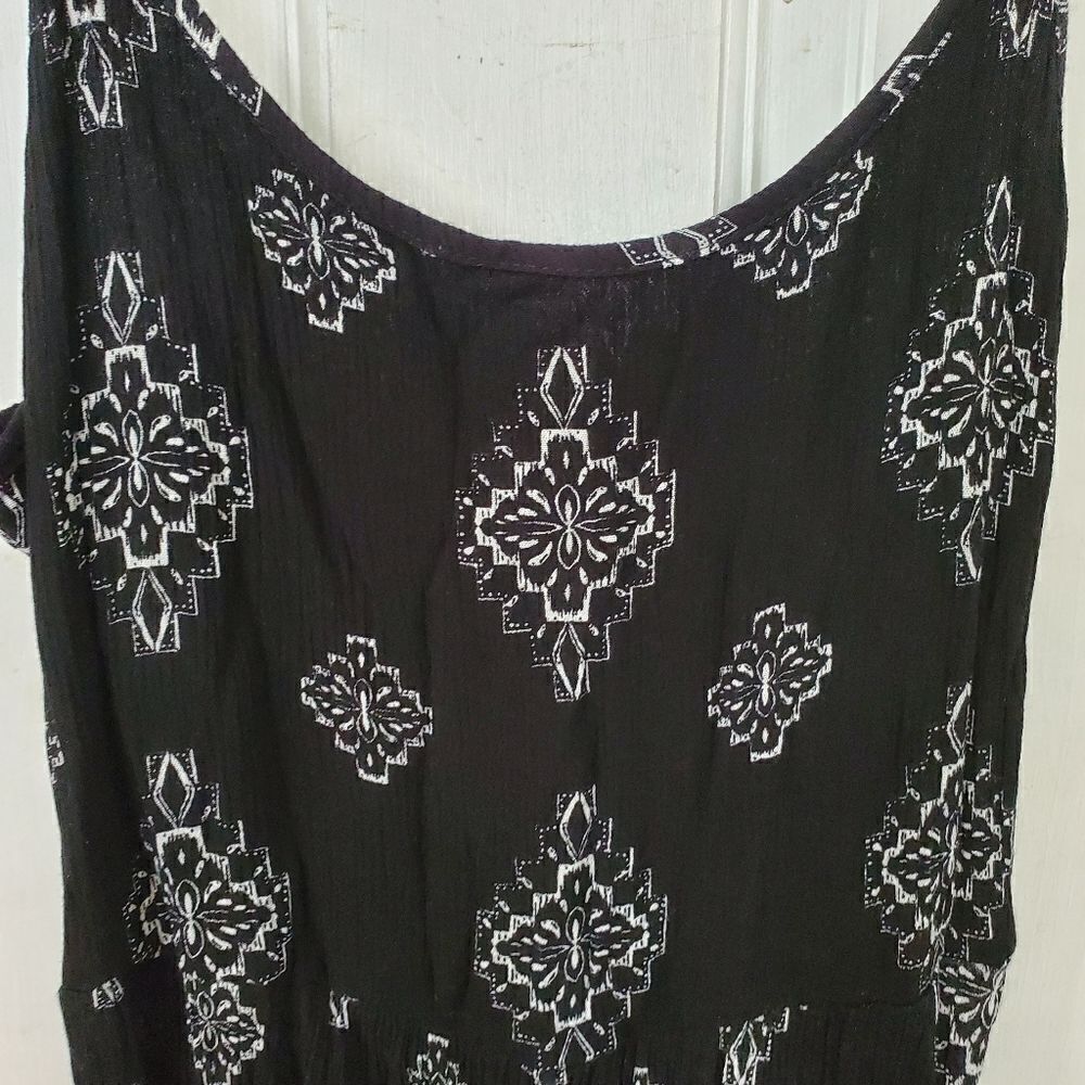 Pretty maxi dress juniors size small. - Picture 2 of 7
